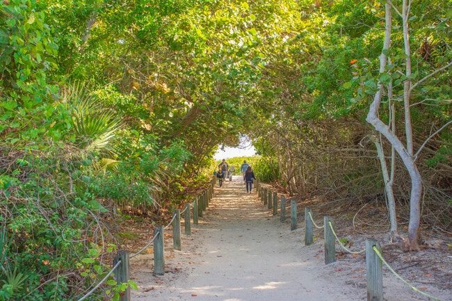 Building Photo - 922 Jackson Way