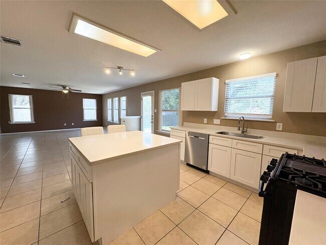 Building Photo - 1101 Wood Creek Dr