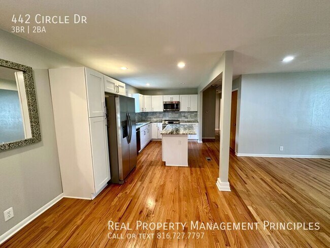 Building Photo - 442 Circle Dr