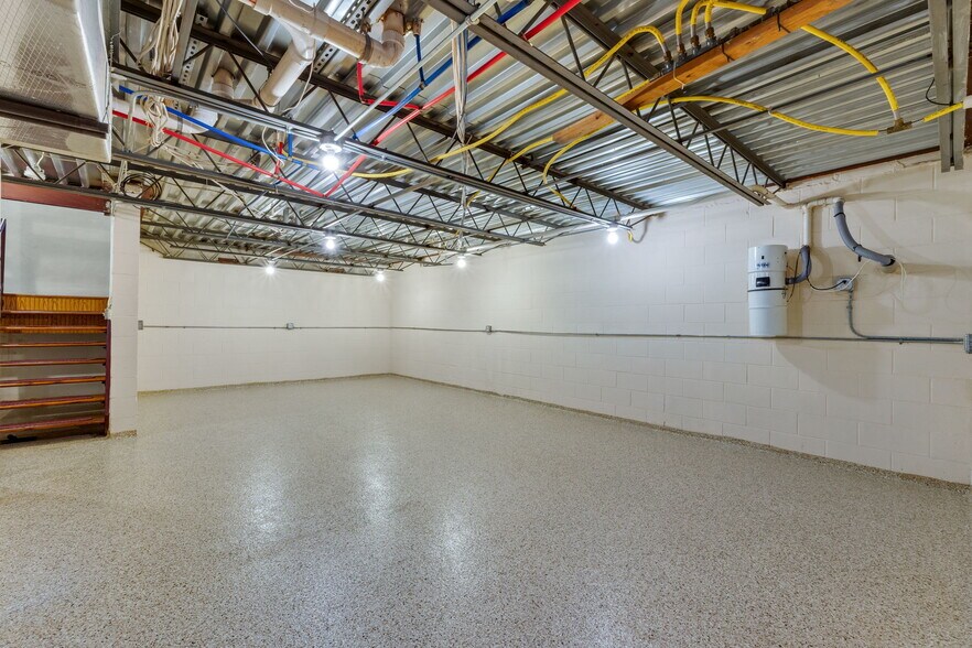 full 500+ ft basement - 21 James Ave