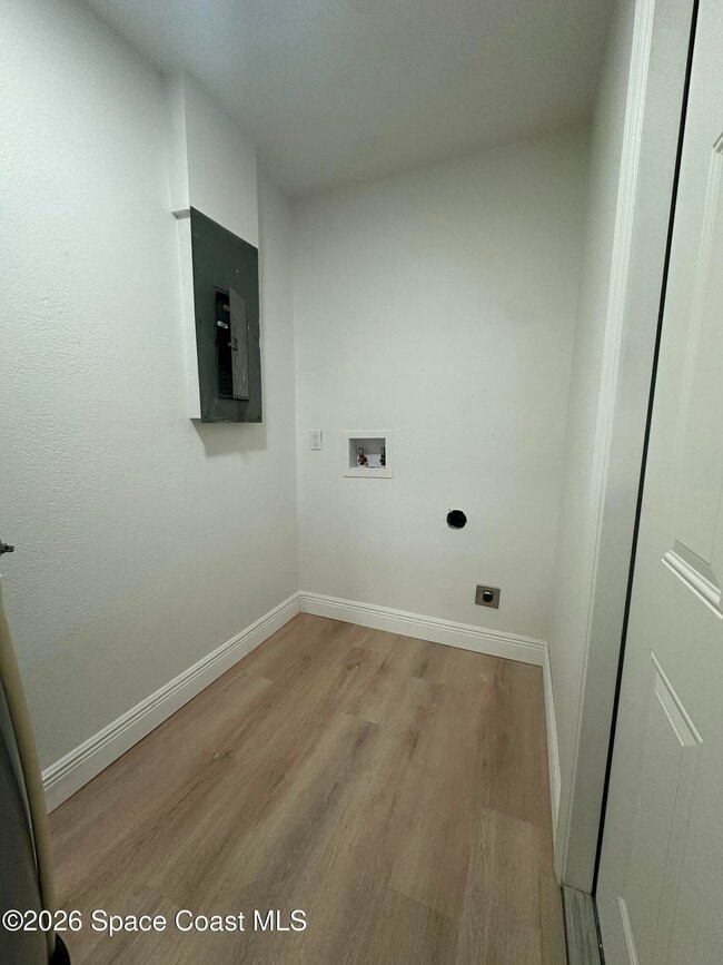 Building Photo - 328 Bay Ave