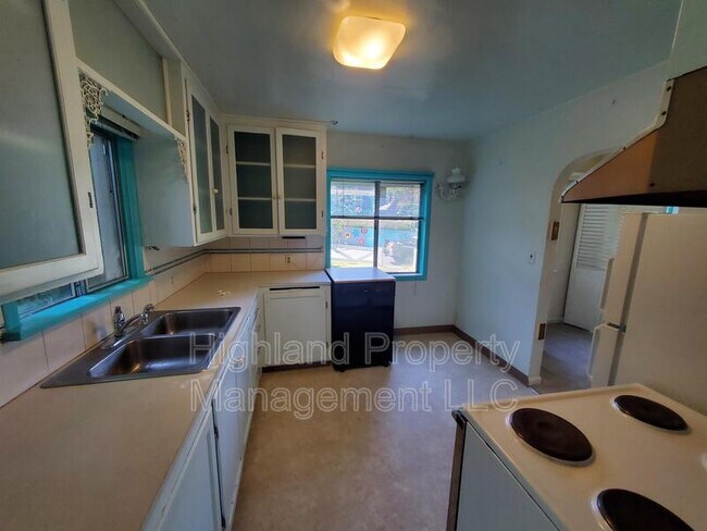 Building Photo - 152 SE Water St