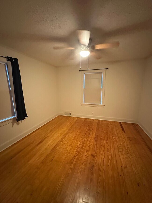 Building Photo - 566 Mulberry Ln