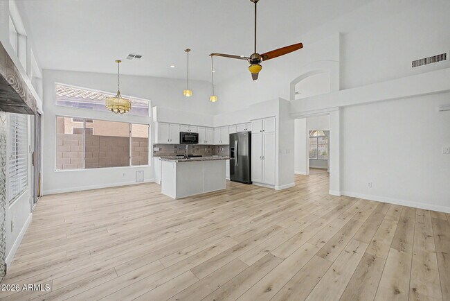 Building Photo - 1220 E Briarwood Terrace