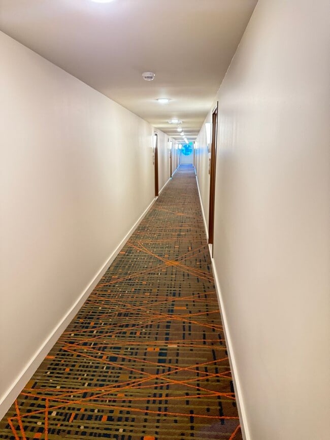 Building Photo - Luxury High-Floor 2BR/2BA Condo with Ocean...