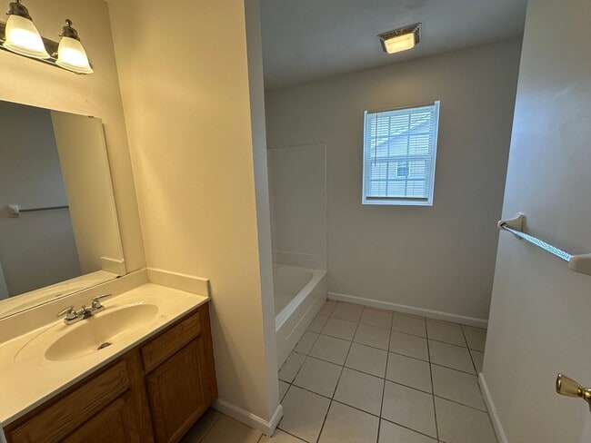 Building Photo - 1651 W Kole Dr