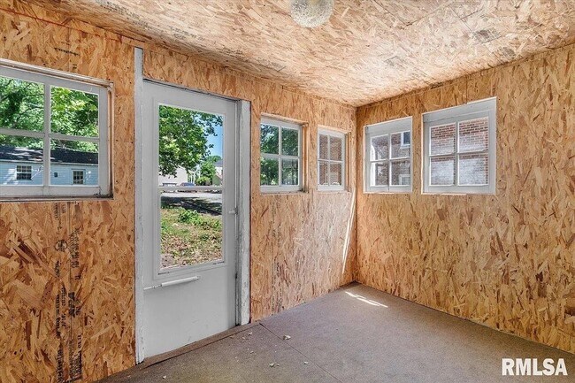 Building Photo - 1624 N 5th St