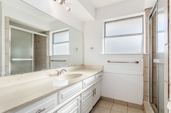 Building Photo - 2732 Parkhaven Dr