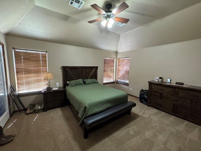 Building Photo - 3 bed, 2 bath, 2 car storm shelter in Yuko...