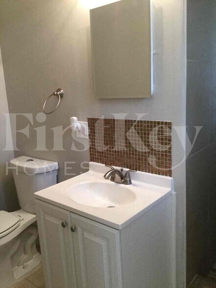 Building Photo - 3549 SW 16th St