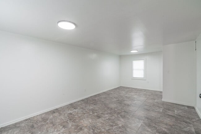 Building Photo - Updated 2 Bed in El Reno