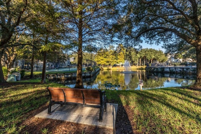 Building Photo - 13703 Richmond Park Dr N