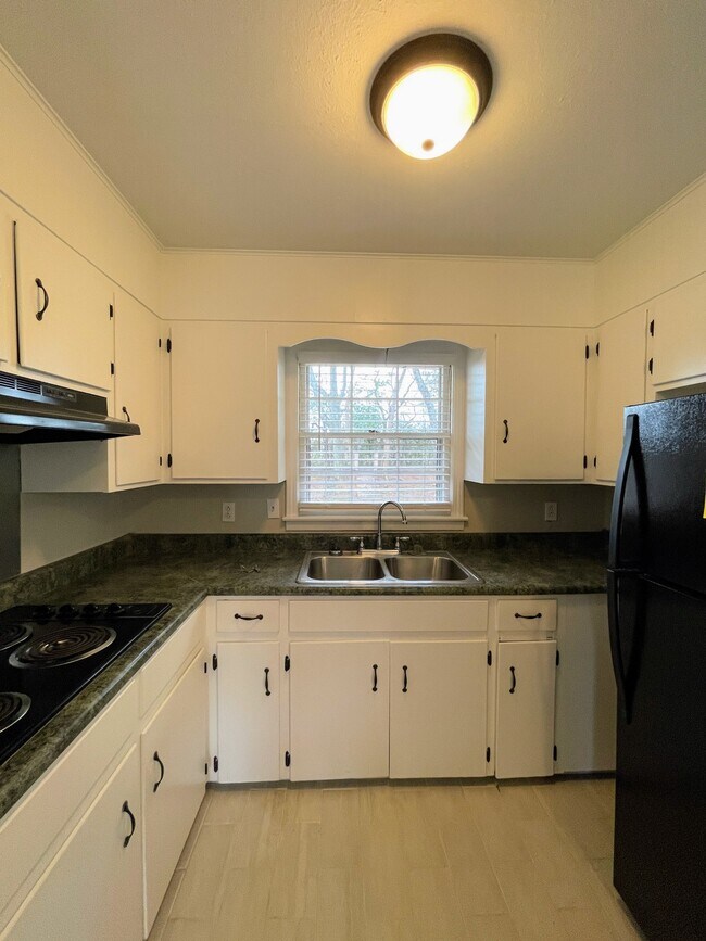 Building Photo - 615 Austin Dr NW
