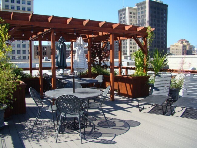 Building Photo - Beautiful Furnished Downtown Loft Coming available May 1st!