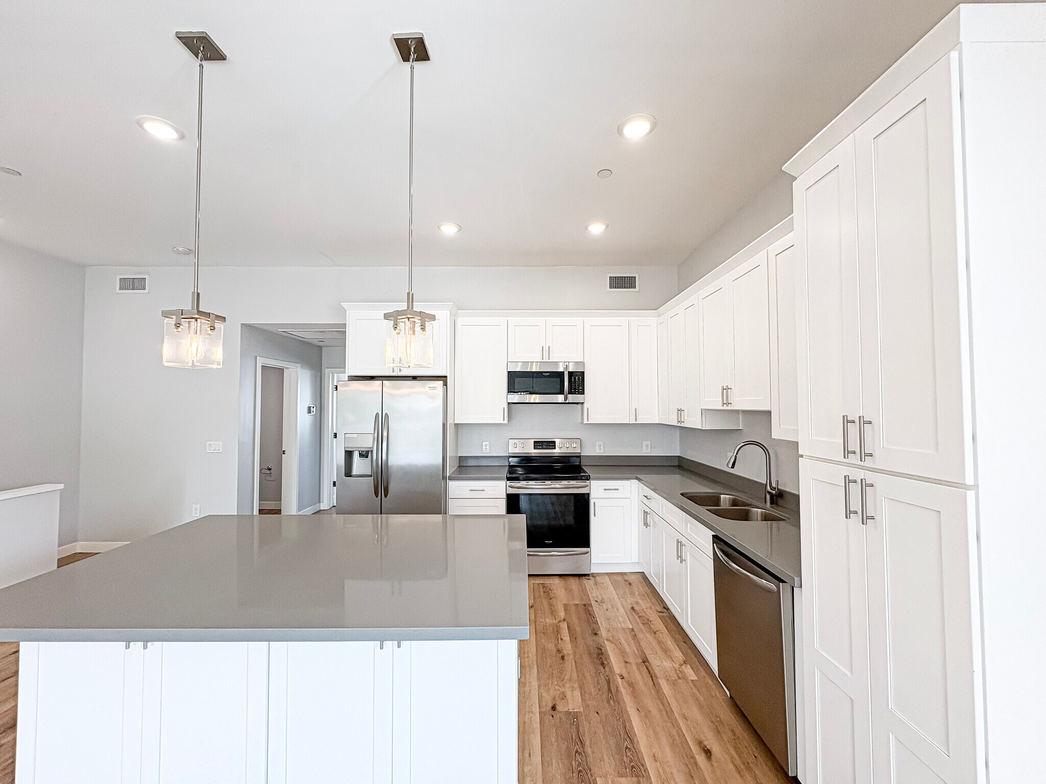 Building Photo - 1645 E Cheery Lynn Rd