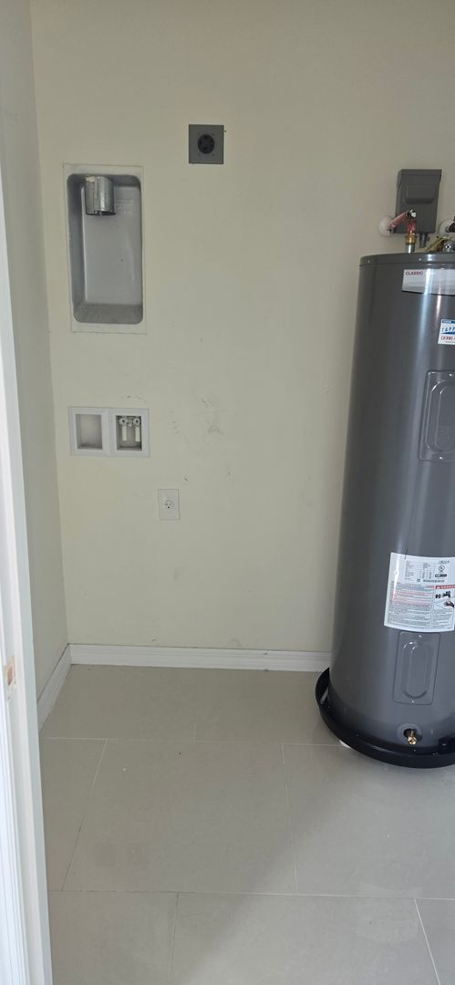 Building Photo - Great SW Location-Three Bedroom -two bath