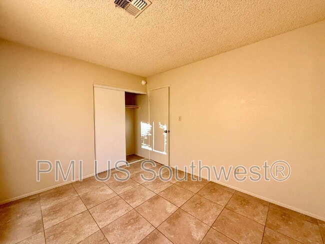 Building Photo - 1842 Gem St