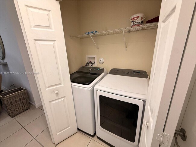 Building Photo - 23988 SW 114th Ct