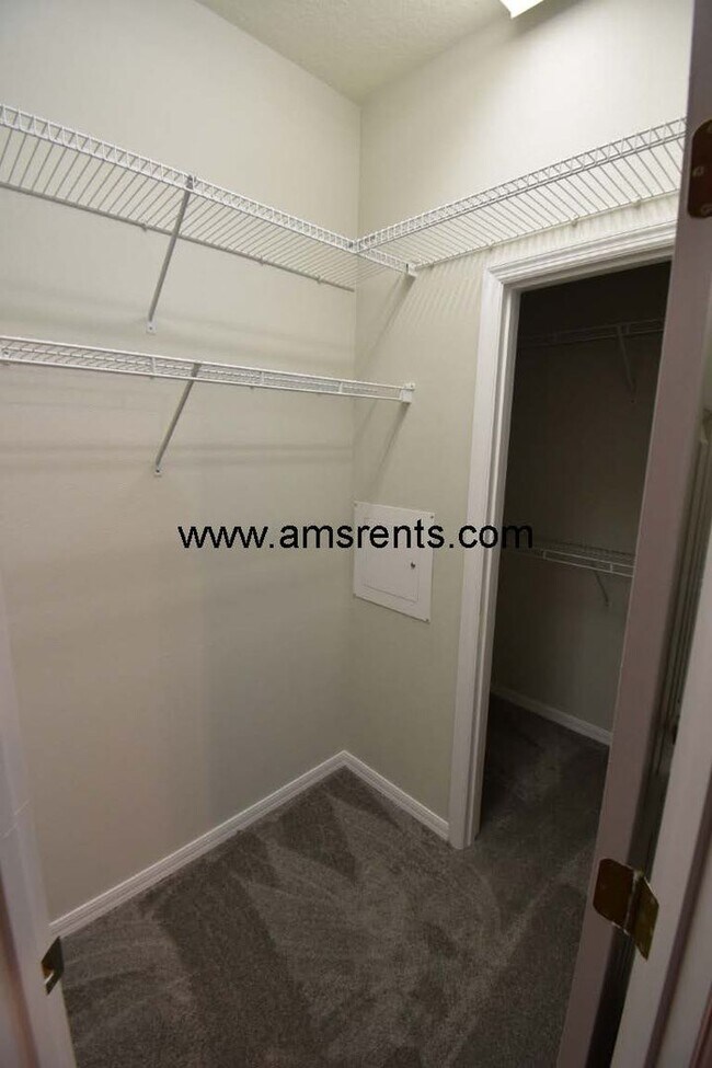 Building Photo - Spacious Pool Home in Davenport