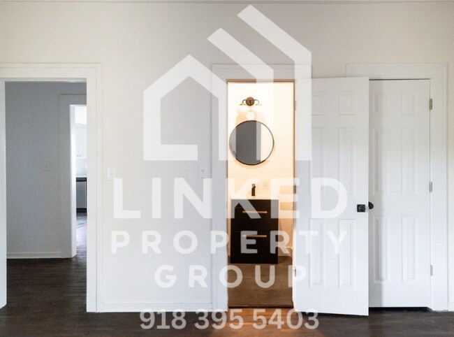 Building Photo - Beautifully Updated 3-Bedroom Home Near Downtown Tulsa