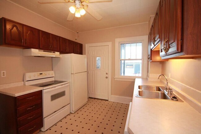 Building Photo - 910 / 912 N 4th St