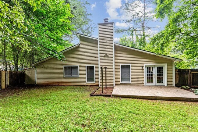Building Photo - 625 Oxford Hall Dr SW
