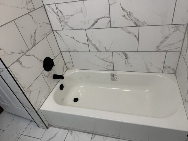 Building Photo - 239 Jenks St