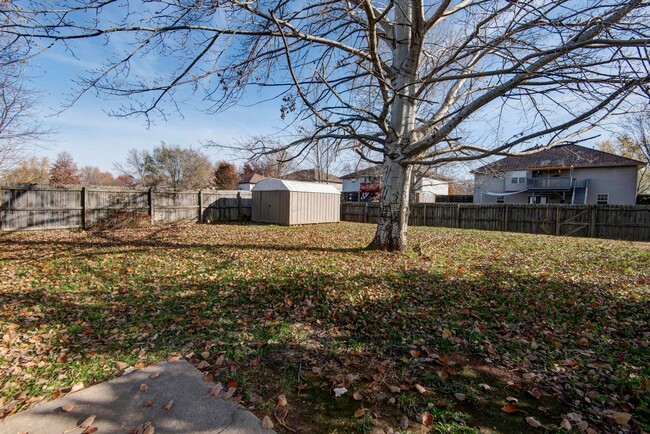 Building Photo - 3 Bedroom, 2 Bathroom Home in Battlefield!...