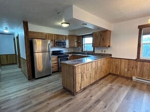 Building Photo - 253 W Main St