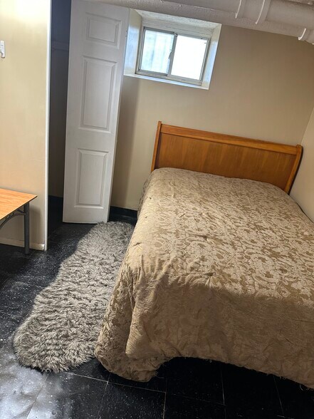 Furnished - 113 W Sidney Ave