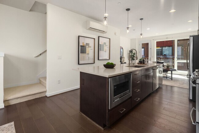 Building Photo - 3bd/3ba Seattle Townhome