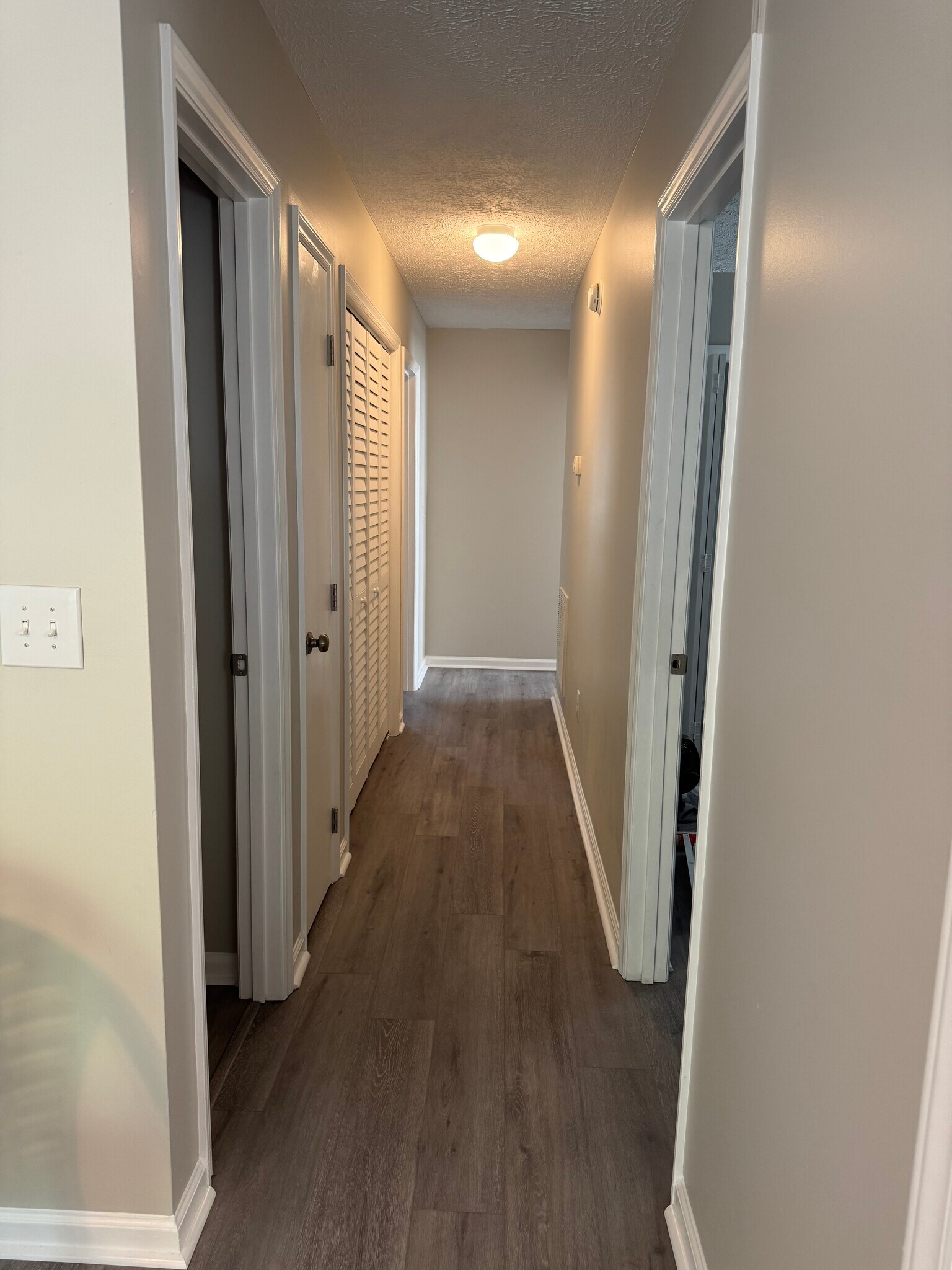 Building Photo - 624 Varsity Dr