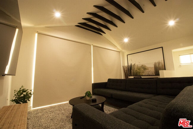 Building Photo - 9042 Phyllis Ave