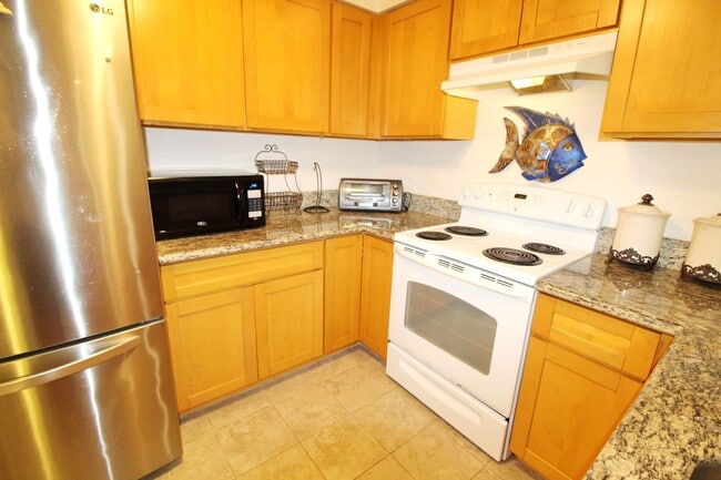 Building Photo - F-104 Kihei Shores Furnished 2 bed/2 full ...