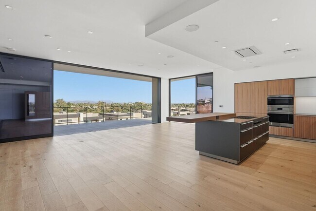 Building Photo - 4849 N Camelback Rdg Dr