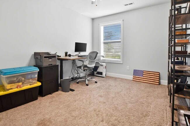Building Photo - Pet Friendly Three Bedroom!