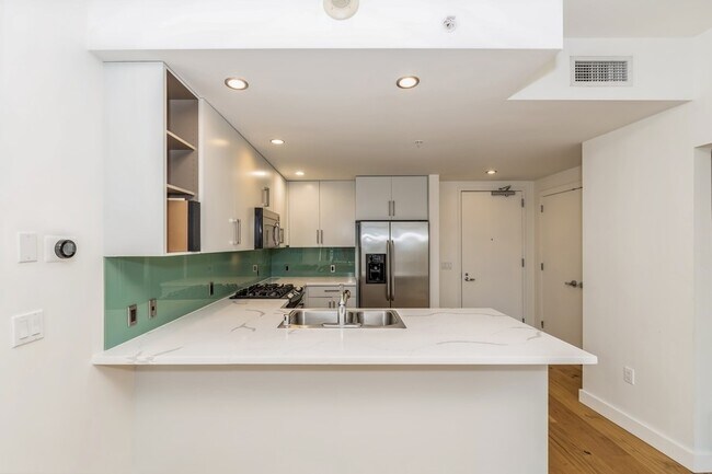 Building Photo - 900 Lenora St