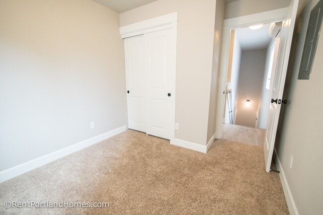 Building Photo - ADS457