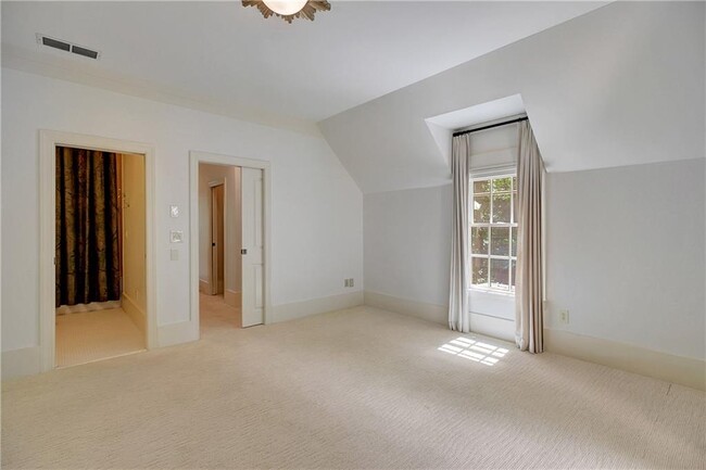 Building Photo - 9043 Selborne Ln