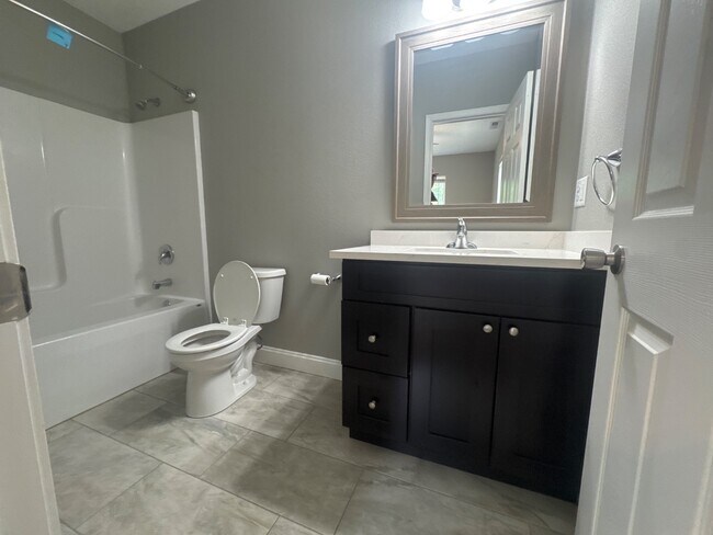 Building Photo - 453 S Main Ave