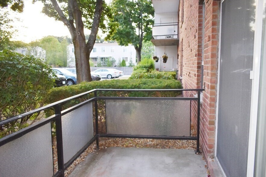 Building Photo - 55 Broadlawn Park