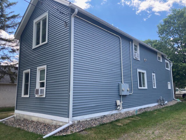 Duplex Exterior - 521 Bay St