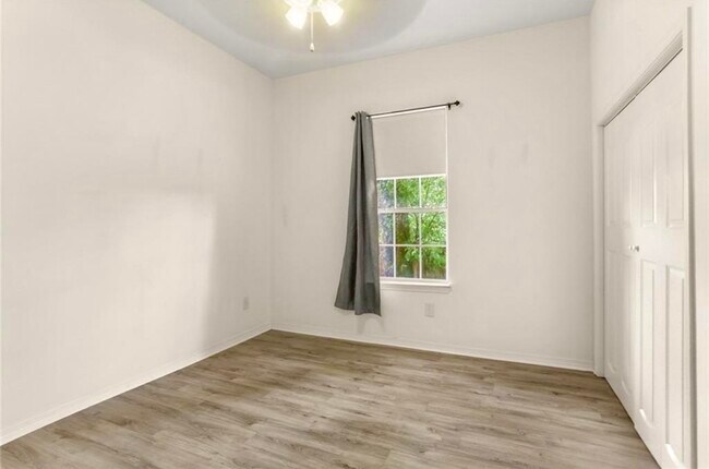 Building Photo - 2424 Lavender St