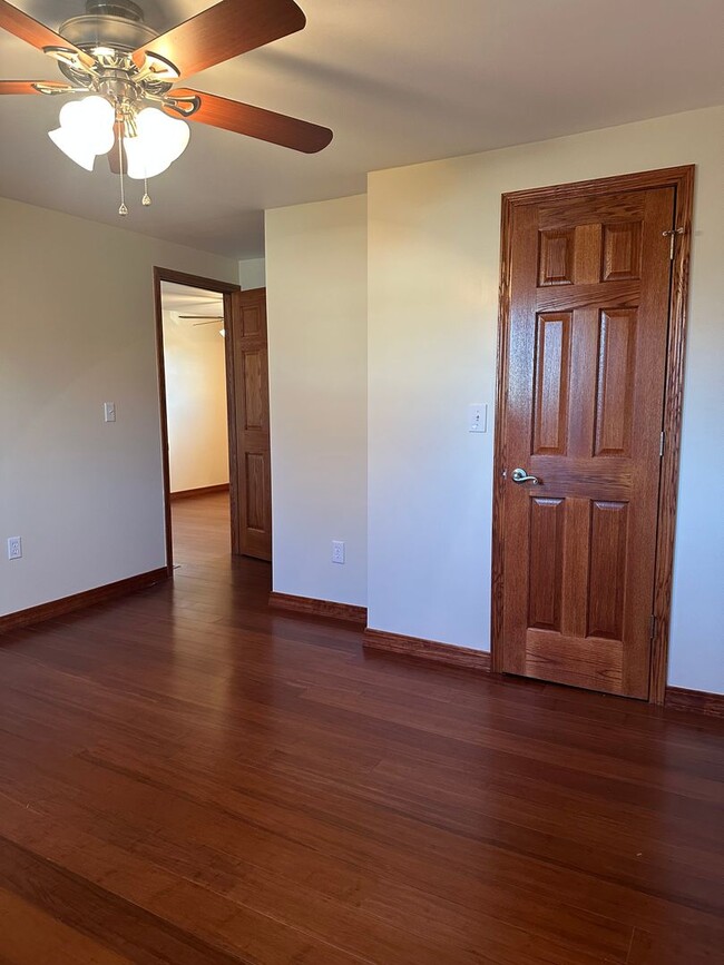 Building Photo - 3 Bedroom 1 Bathroom Home for Rent East Si...