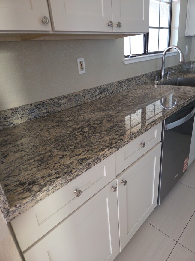 Building Photo - 582 Elk Ridge Way