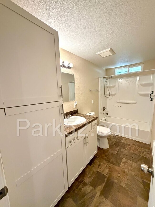 Building Photo - 3 Bedroom Single Family Rambler