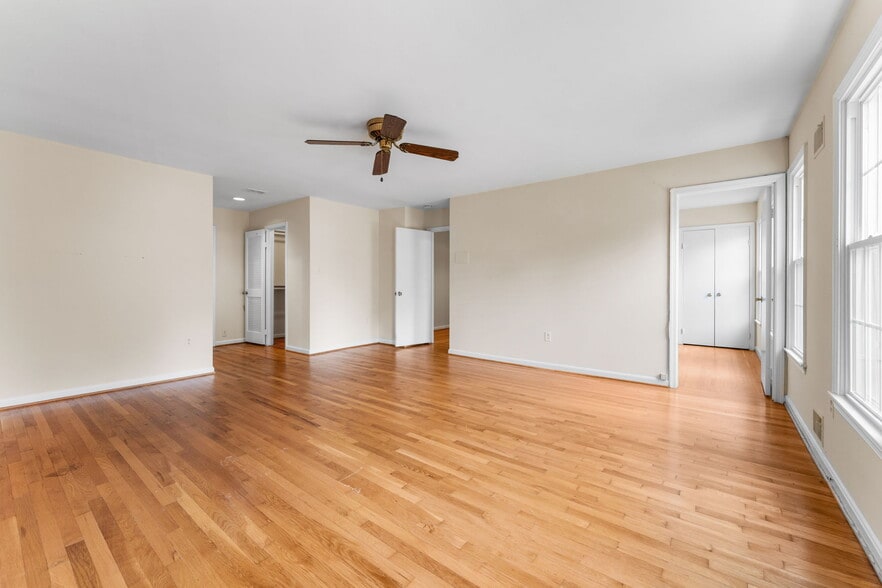 Hardwood floors and multiple closets in master bedroom - 9 Snug Hill Ct