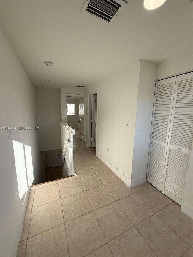 Building Photo - 821 SW 2nd St