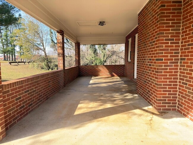 Building Photo - 802 Burks Hill Rd