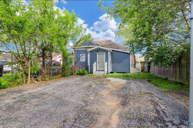 Building Photo - 5514 Barremore St
